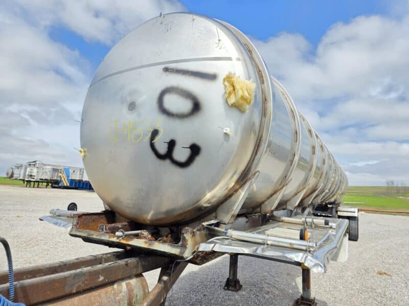 U-4833 1993 Krohnert 6800 Gallon Stainless Steel Semi Tanker