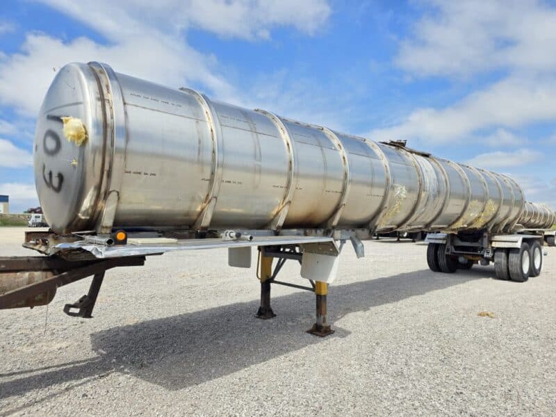 U-4833 1993 Krohnert 6800 Gallon Stainless Steel Semi Tanker