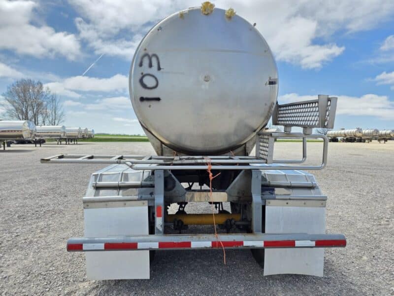 U-4833 1993 Krohnert 6800 Gallon Stainless Steel Semi Tanker