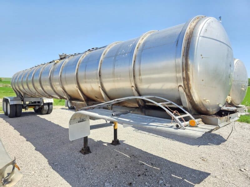 U-4834 1993 Krohnert 7200 Gallon Stainless Steel Semi Tanker