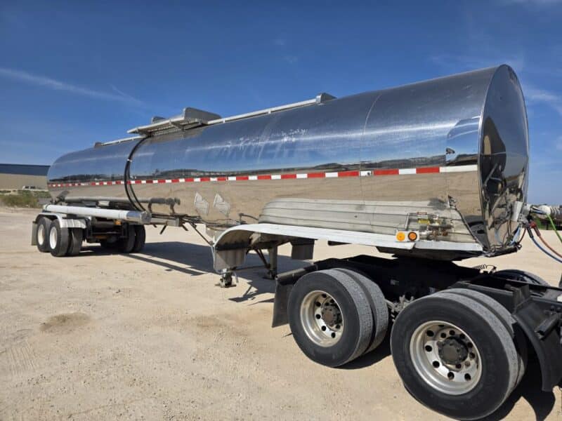 U-4835 1996 Nova 7000 Gallon Stainless Steel Semi Tanker