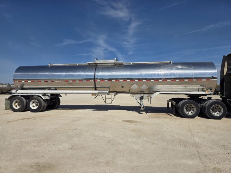 U-4835 1996 Nova 7000 Gallon Stainless Steel Semi Tanker
