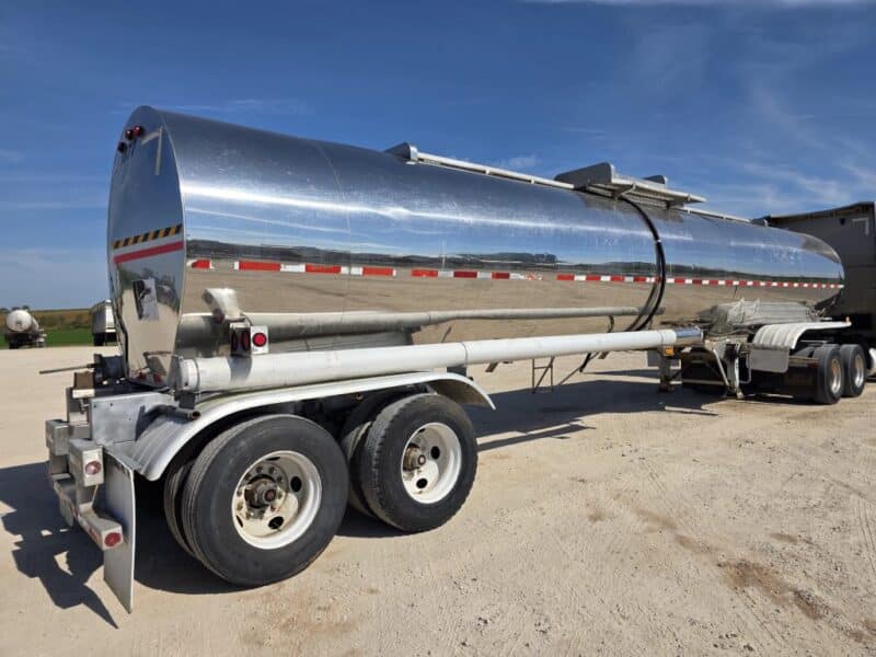 U-4835 1996 Nova 7000 Gallon Stainless Steel Semi Tanker