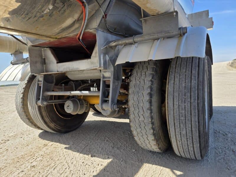 U-4835 1996 Nova 7000 Gallon Stainless Steel Semi Tanker