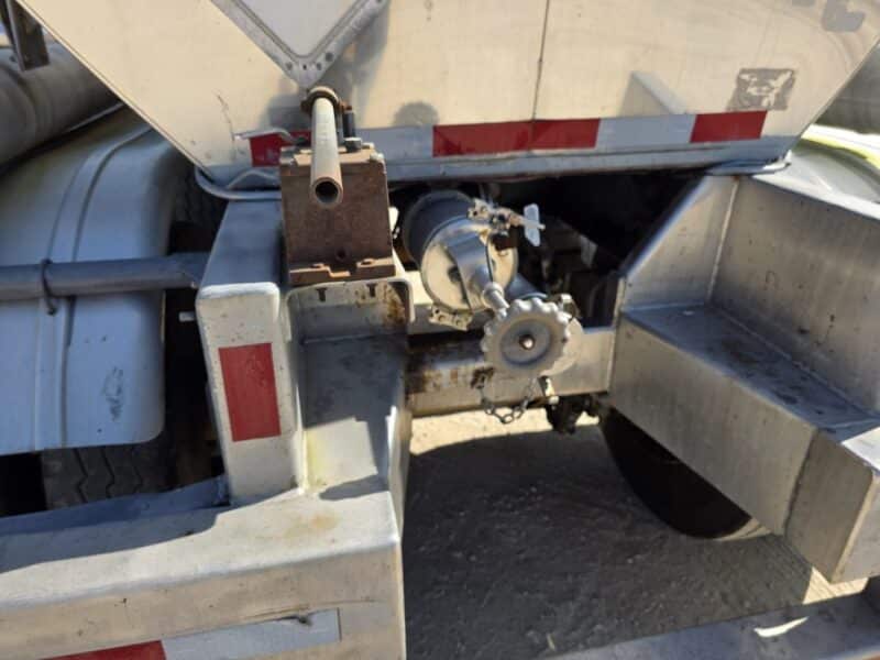 U-4835 1996 Nova 7000 Gallon Stainless Steel Semi Tanker