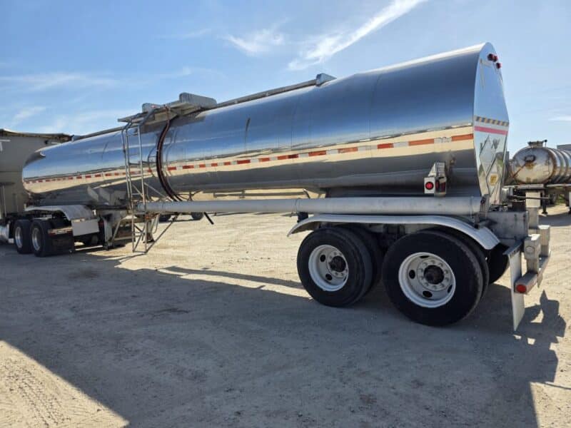 U-4835 1996 Nova 7000 Gallon Stainless Steel Semi Tanker
