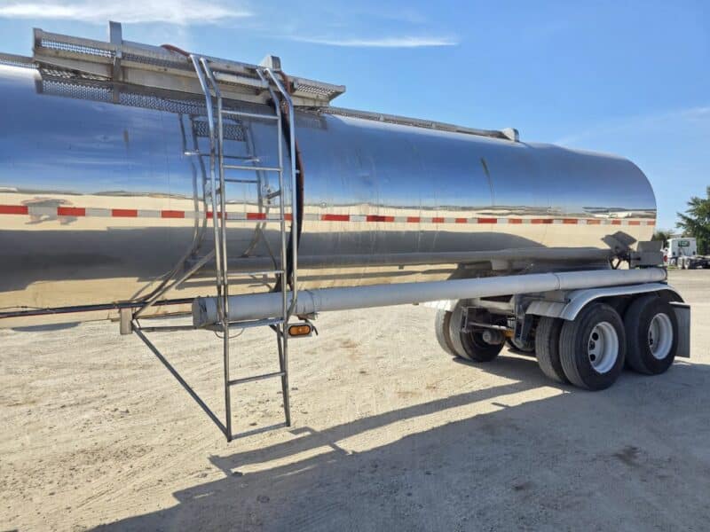 U-4835 1996 Nova 7000 Gallon Stainless Steel Semi Tanker