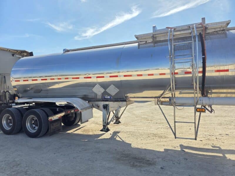 U-4835 1996 Nova 7000 Gallon Stainless Steel Semi Tanker
