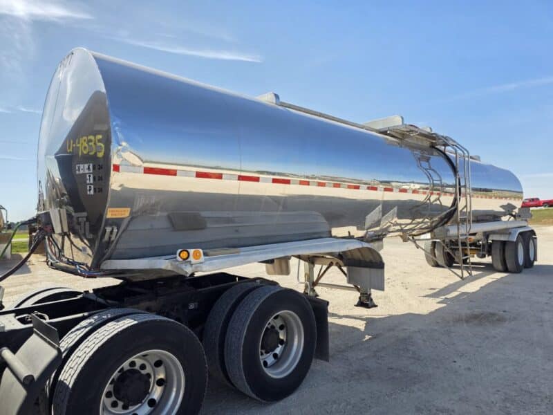 U-4835 1996 Nova 7000 Gallon Stainless Steel Semi Tanker