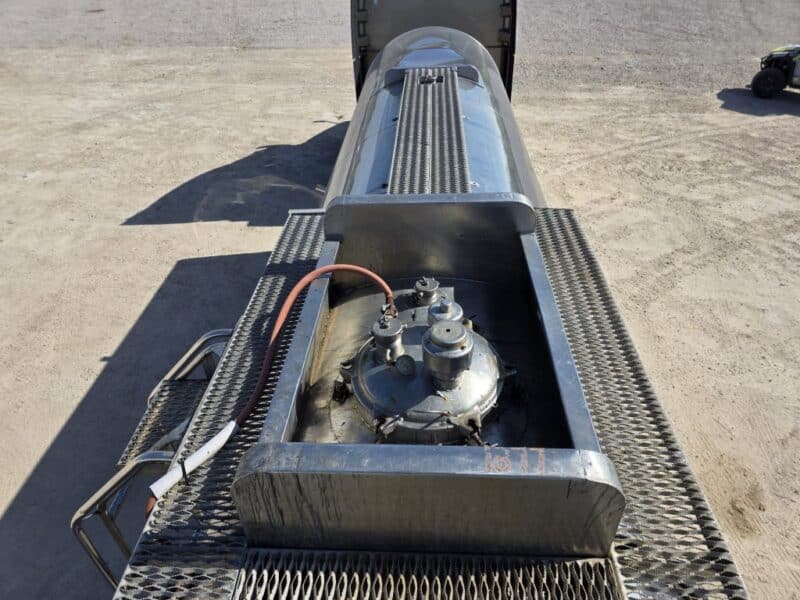 U-4835 1996 Nova 7000 Gallon Stainless Steel Semi Tanker