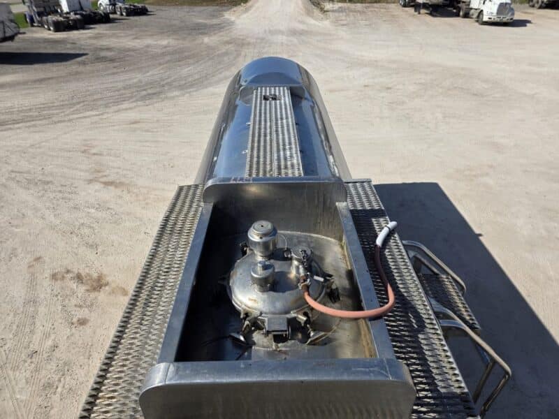 U-4835 1996 Nova 7000 Gallon Stainless Steel Semi Tanker