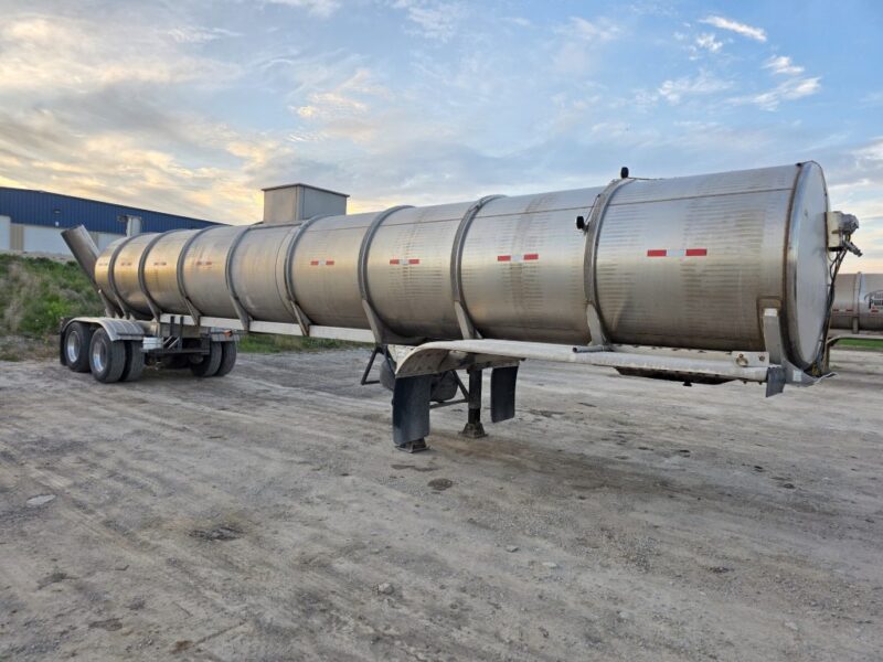 U-4838 2001 West Mark 6700 Gallon Stainless Steel Semi Tanker
