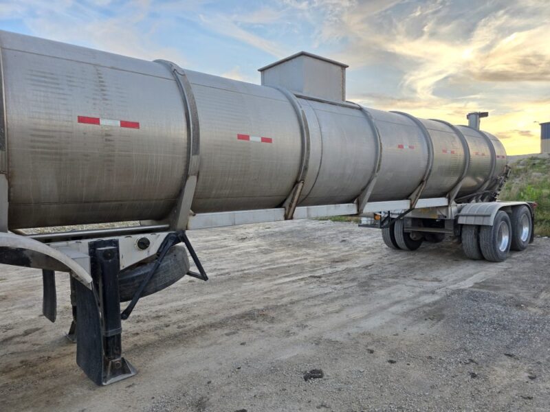 U-4838 2001 West Mark 6700 Gallon Stainless Steel Semi Tanker