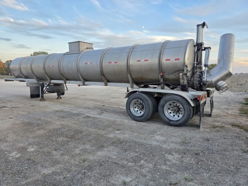 U-4838 2001 West Mark 6700 Gallon Stainless Steel Semi Tanker
