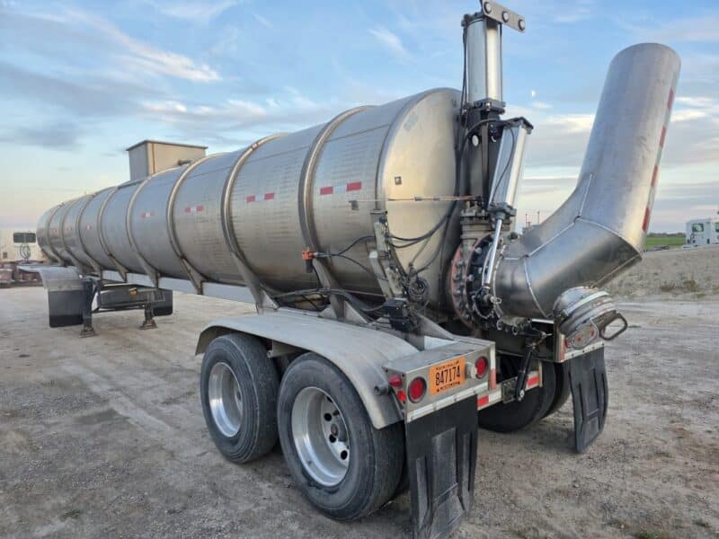 U-4838 2001 West Mark 6700 Gallon Stainless Steel Semi Tanker