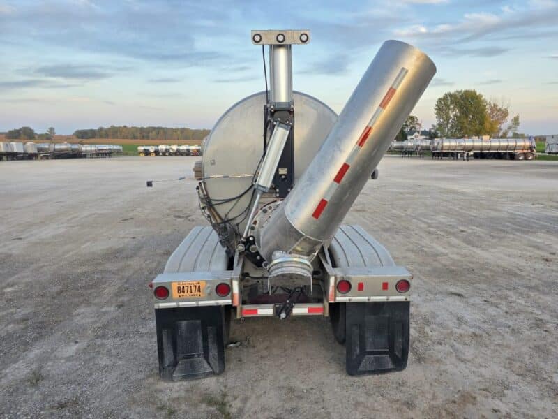 U-4838 2001 West Mark 6700 Gallon Stainless Steel Semi Tanker