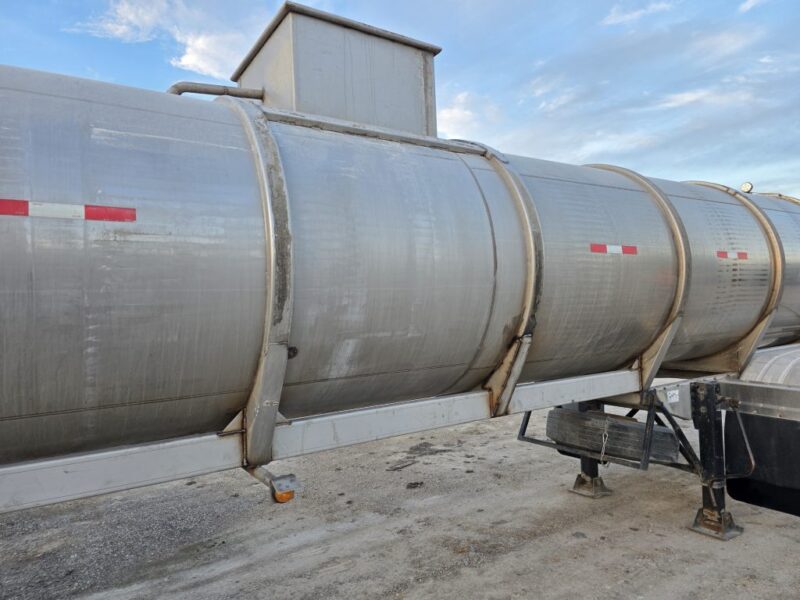 U-4838 2001 West Mark 6700 Gallon Stainless Steel Semi Tanker