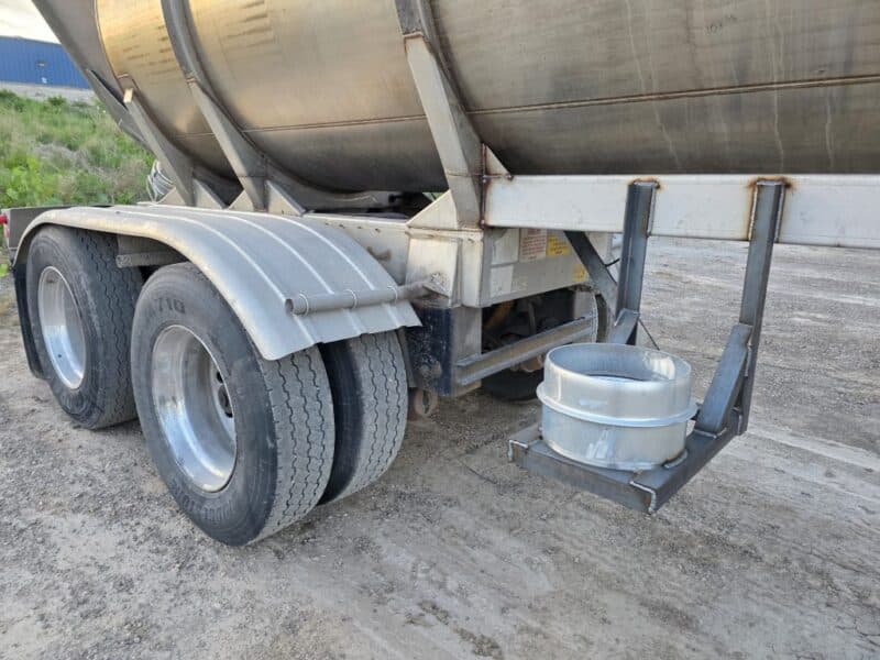 U-4838 2001 West Mark 6700 Gallon Stainless Steel Semi Tanker