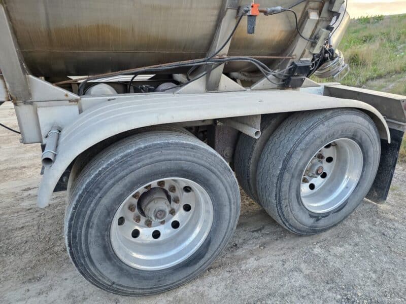 U-4838 2001 West Mark 6700 Gallon Stainless Steel Semi Tanker