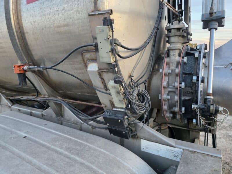 U-4838 2001 West Mark 6700 Gallon Stainless Steel Semi Tanker