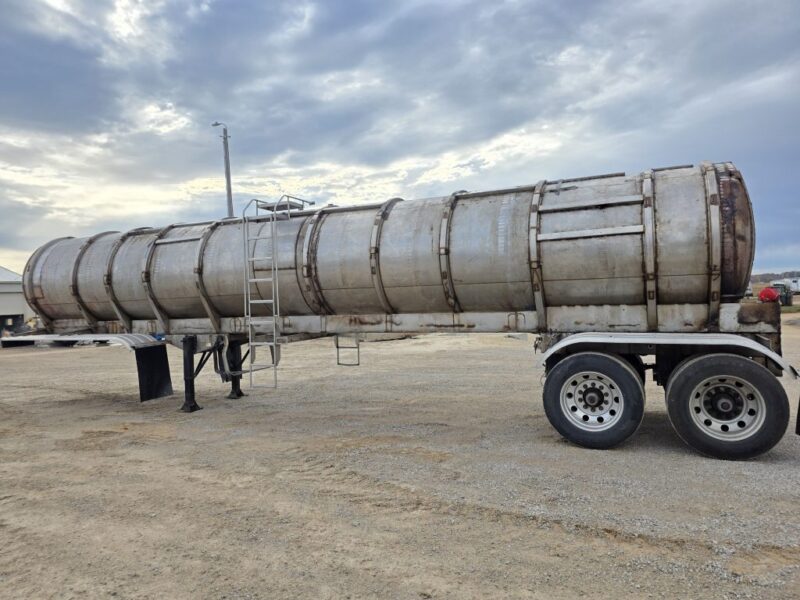 U-4839 2001 Brenner 7200 Gallon Stainless Steel Semi Tanker