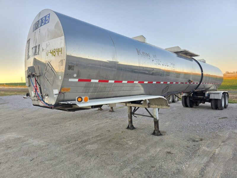 U-4844 1994 Polar 7000 Gallon Stainless Steel Semi Tanker U-4844 1994 Polar 7000 Gallon Stainless Steel Semi Tanker