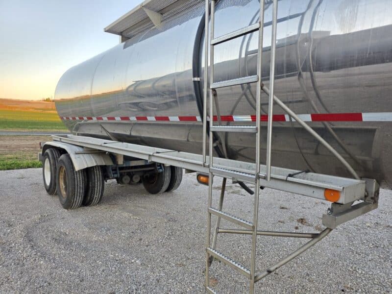 U-4844 1994 Polar 7000 Gallon Stainless Steel Semi Tanker U-4844 1994 Polar 7000 Gallon Stainless Steel Semi Tanker