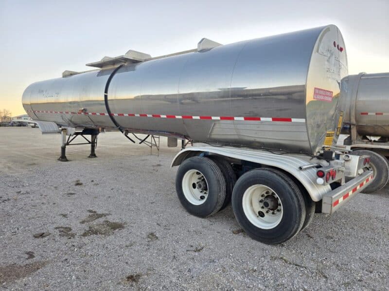 U-4844 1994 Polar 7000 Gallon Stainless Steel Semi Tanker U-4844 1994 Polar 7000 Gallon Stainless Steel Semi Tanker