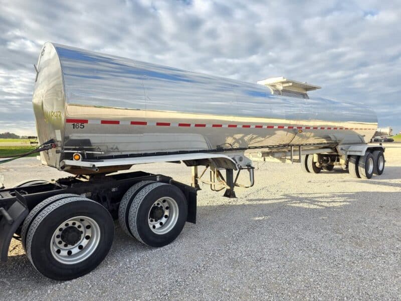 U-4843 2001 TremCar 6700 Gallon Stainless Steel Semi Tanker U-4843 2001 TremCar 6700 Gallon Stainless Steel Semi Tanker