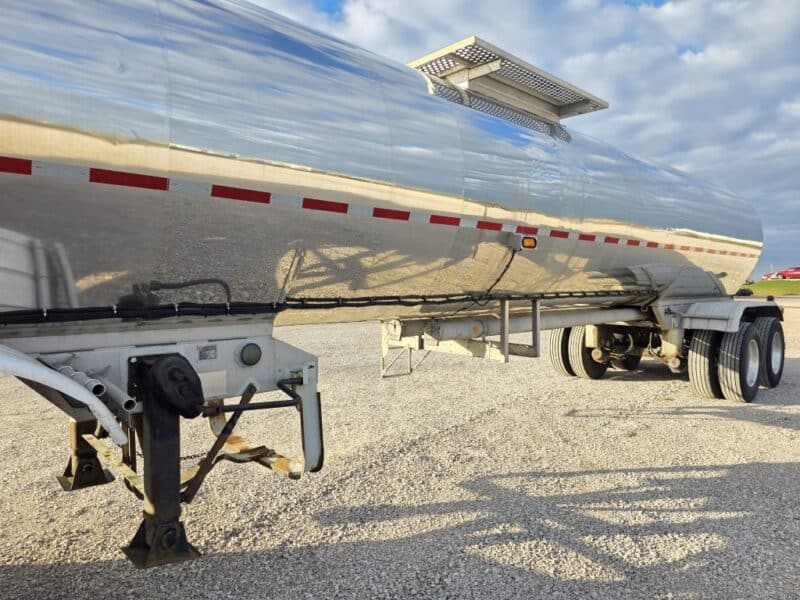 U-4843 2001 TremCar 6700 Gallon Stainless Steel Semi Tanker U-4843 2001 TremCar 6700 Gallon Stainless Steel Semi Tanker