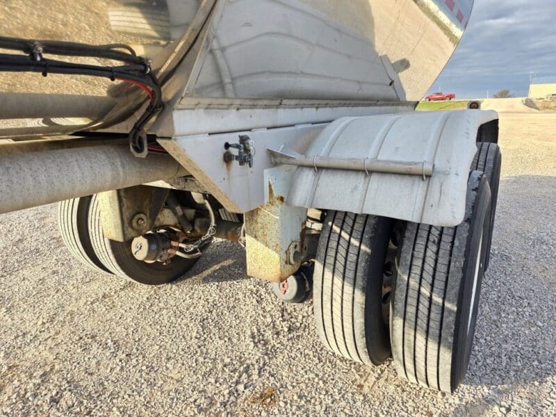 U-4843 2001 TremCar 6700 Gallon Stainless Steel Semi Tanker U-4843 2001 TremCar 6700 Gallon Stainless Steel Semi Tanker