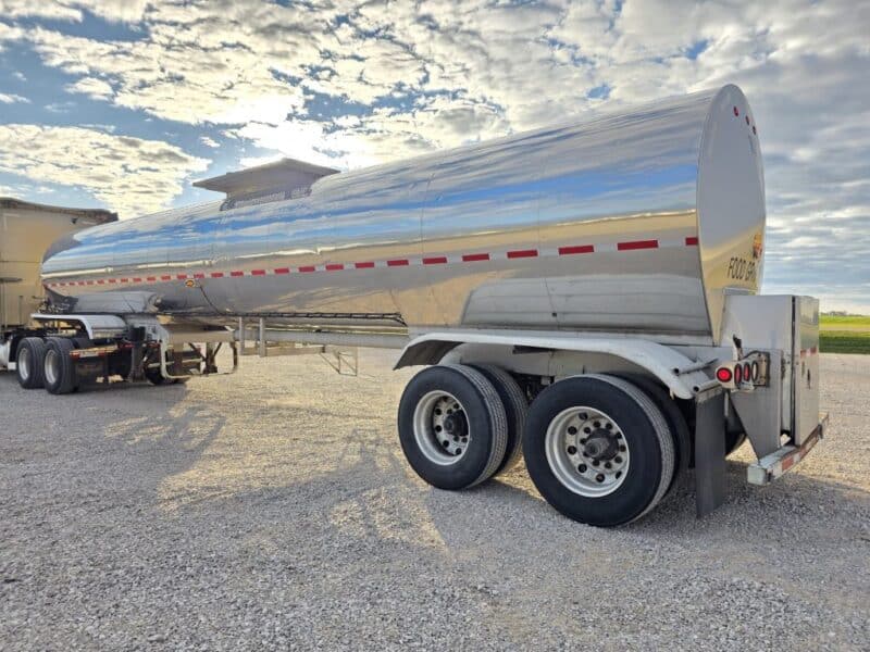 U-4843 2001 TremCar 6700 Gallon Stainless Steel Semi Tanker U-4843 2001 TremCar 6700 Gallon Stainless Steel Semi Tanker