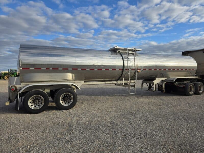 U-4843 2001 TremCar 6700 Gallon Stainless Steel Semi Tanker U-4843 2001 TremCar 6700 Gallon Stainless Steel Semi Tanker