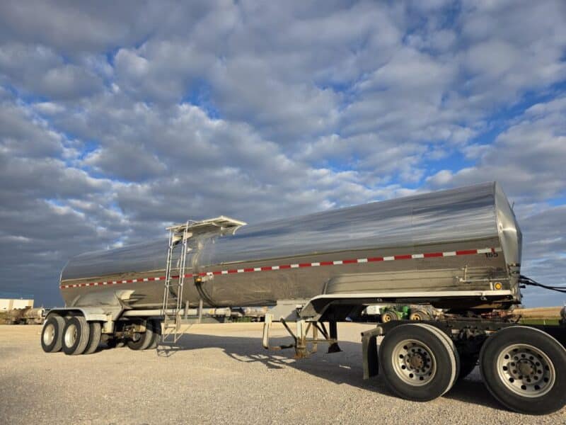 U-4843 2001 TremCar 6700 Gallon Stainless Steel Semi Tanker U-4843 2001 TremCar 6700 Gallon Stainless Steel Semi Tanker