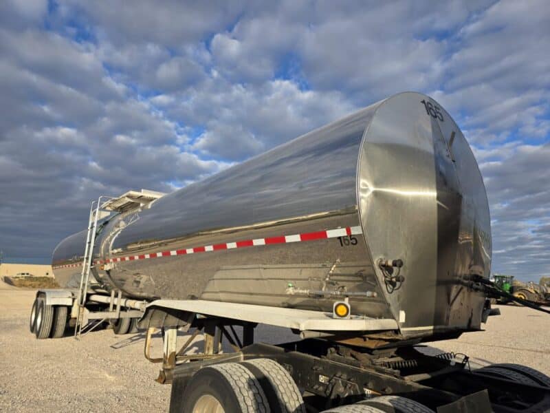U-4843 2001 TremCar 6700 Gallon Stainless Steel Semi Tanker U-4843 2001 TremCar 6700 Gallon Stainless Steel Semi Tanker