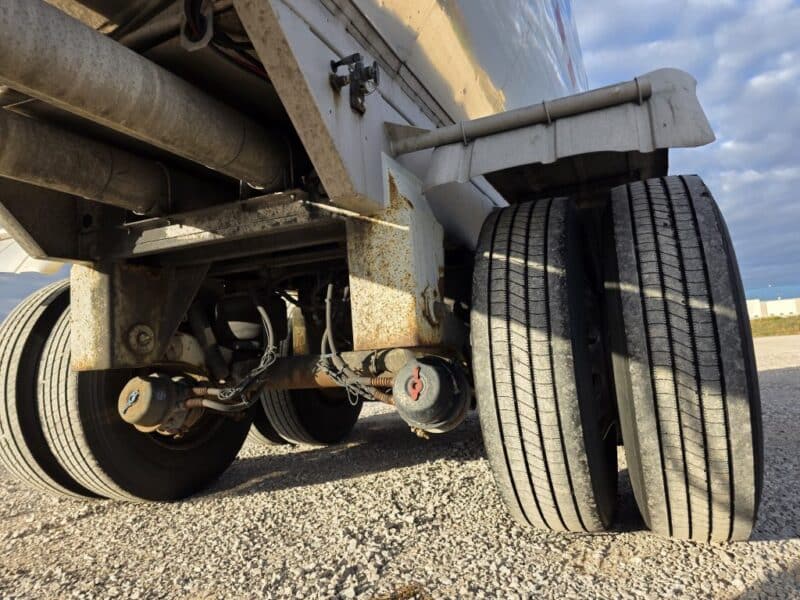 U-4843 2001 TremCar 6700 Gallon Stainless Steel Semi Tanker U-4843 2001 TremCar 6700 Gallon Stainless Steel Semi Tanker