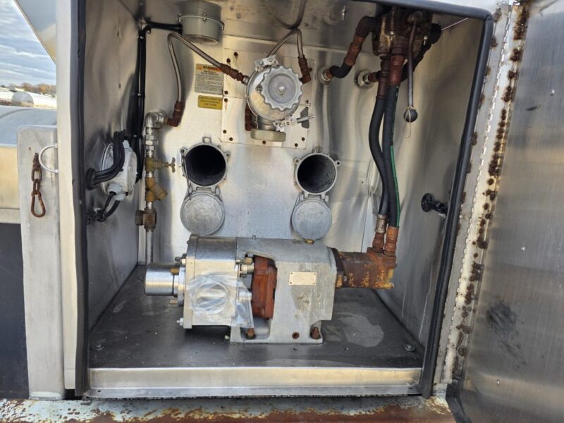 U-4843 2001 TremCar 6700 Gallon Stainless Steel Semi Tanker U-4843 2001 TremCar 6700 Gallon Stainless Steel Semi Tanker