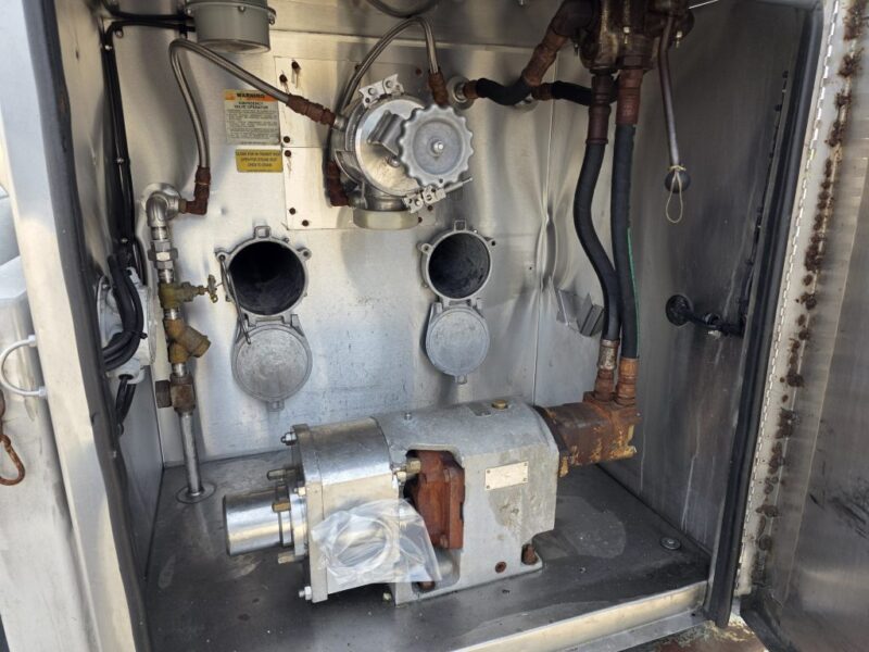 U-4843 2001 TremCar 6700 Gallon Stainless Steel Semi Tanker U-4843 2001 TremCar 6700 Gallon Stainless Steel Semi Tanker