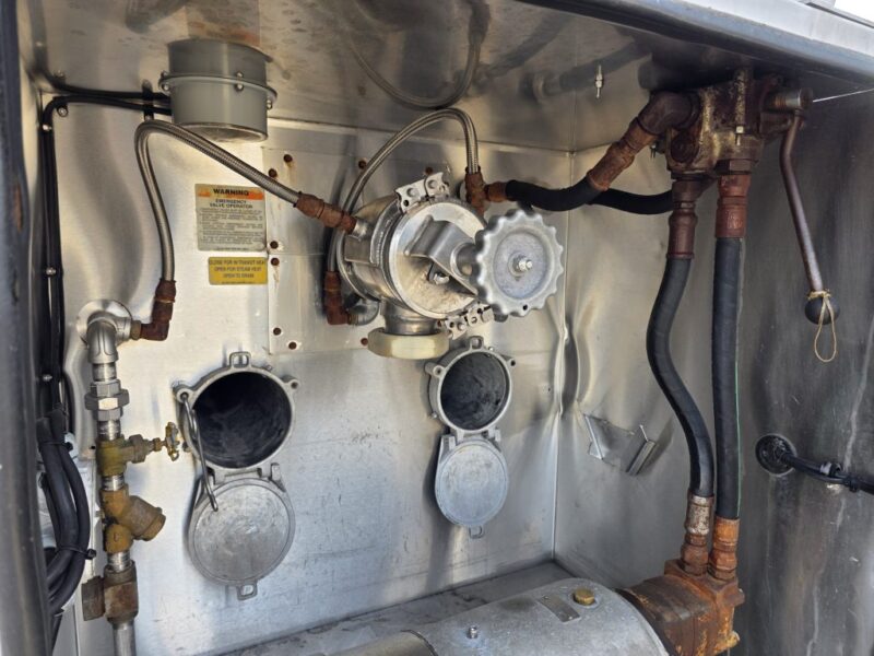 U-4843 2001 TremCar 6700 Gallon Stainless Steel Semi Tanker U-4843 2001 TremCar 6700 Gallon Stainless Steel Semi Tanker