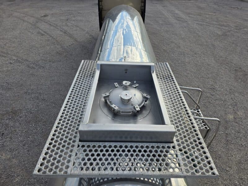 U-4843 2001 TremCar 6700 Gallon Stainless Steel Semi Tanker U-4843 2001 TremCar 6700 Gallon Stainless Steel Semi Tanker