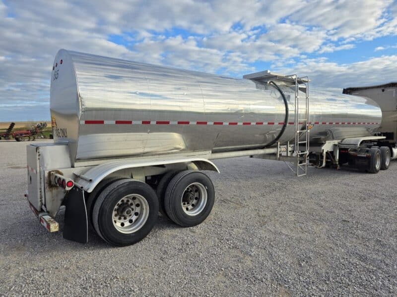 U-4843 2001 TremCar 6700 Gallon Stainless Steel Semi Tanker U-4843 2001 TremCar 6700 Gallon Stainless Steel Semi Tanker