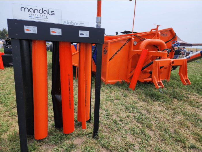 Durable layflat hoses and toolbar components designed for dragline manure systems, ensuring reliable field performance.