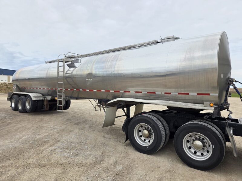 U-4841 1993 Bar-Bel 8000 Gallon Stainless Steel Semi Tanker