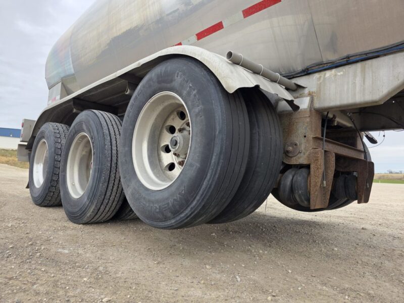 U-4841 1993 Bar-Bel 8000 Gallon Stainless Steel Semi Tanker