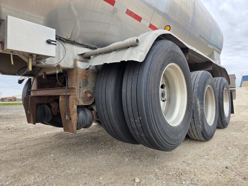 U-4841 1993 Bar-Bel 8000 Gallon Stainless Steel Semi Tanker