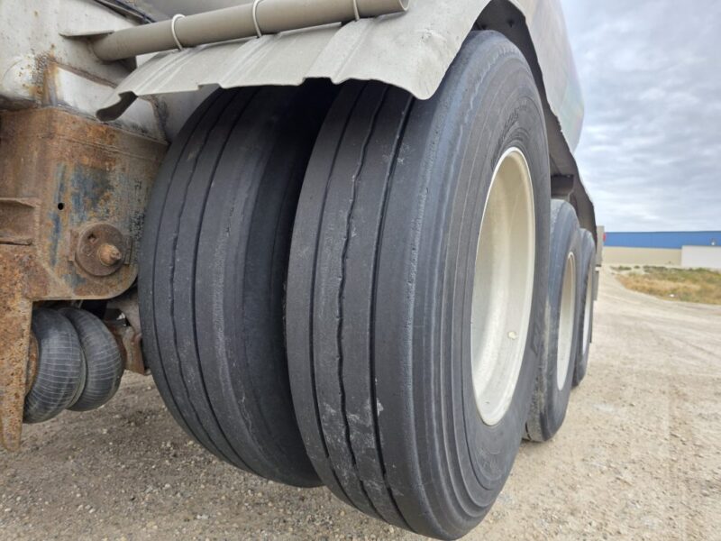 U-4841 1993 Bar-Bel 8000 Gallon Stainless Steel Semi Tanker