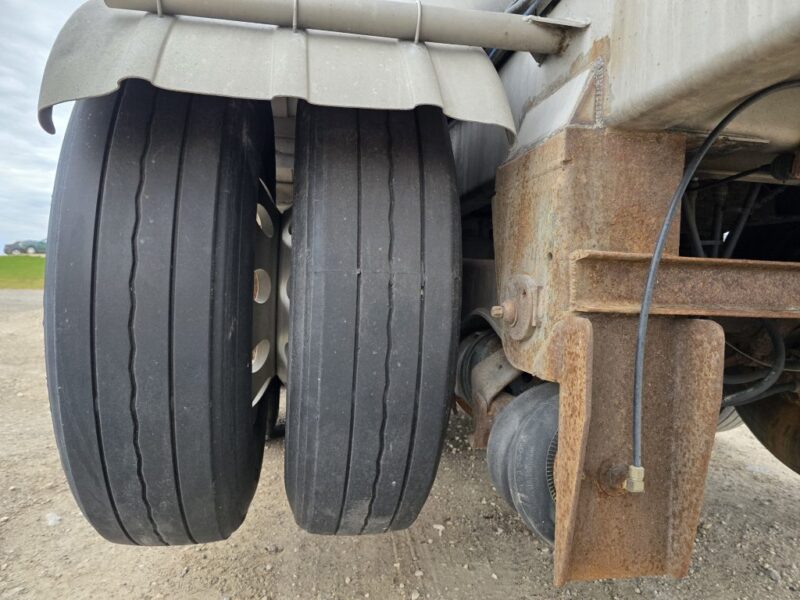 U-4841 1993 Bar-Bel 8000 Gallon Stainless Steel Semi Tanker