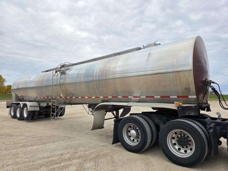 U-4842 1993 Bar-Bel 8000 Gallon Stainless Steel Semi Tanker