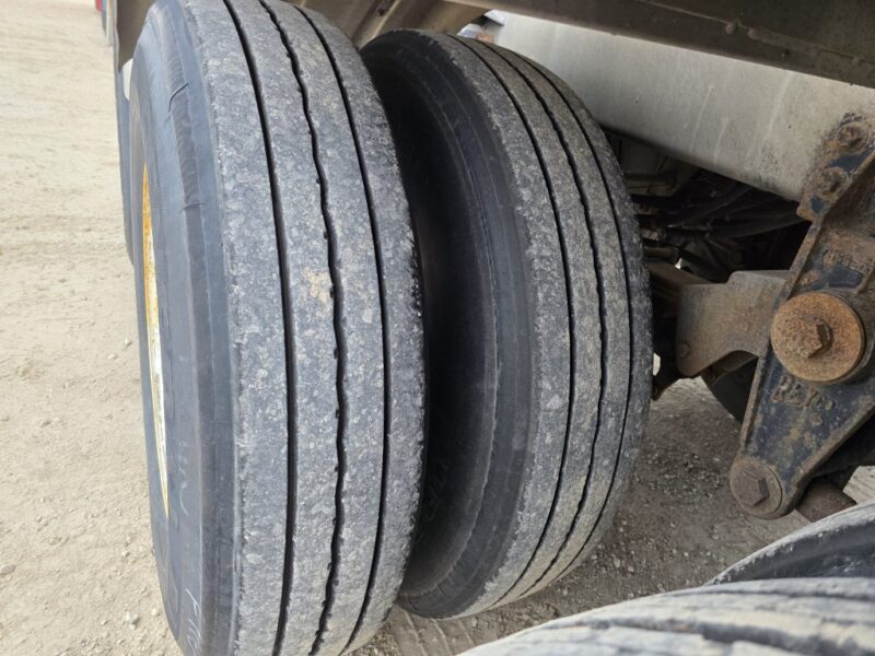 U-4842 1993 Bar-Bel 8000 Gallon Stainless Steel Semi Tanker