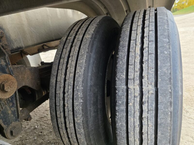 U-4842 1993 Bar-Bel 8000 Gallon Stainless Steel Semi Tanker